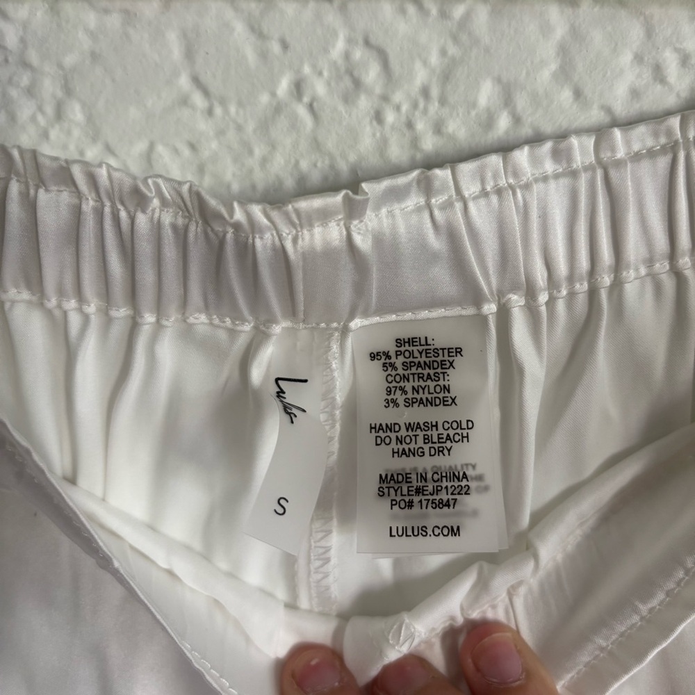 Lulu's White Flowing Robe Intimates & Sleepwear - Picture 11 of 16